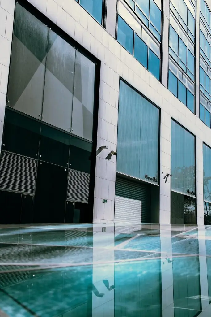 portas e janelas de vidro